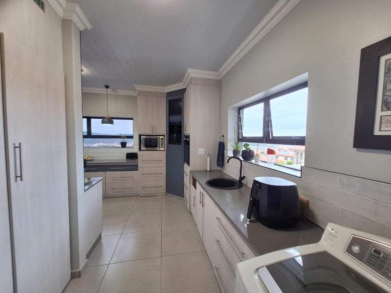 3 Bedroom Property for Sale in Avonddans Western Cape